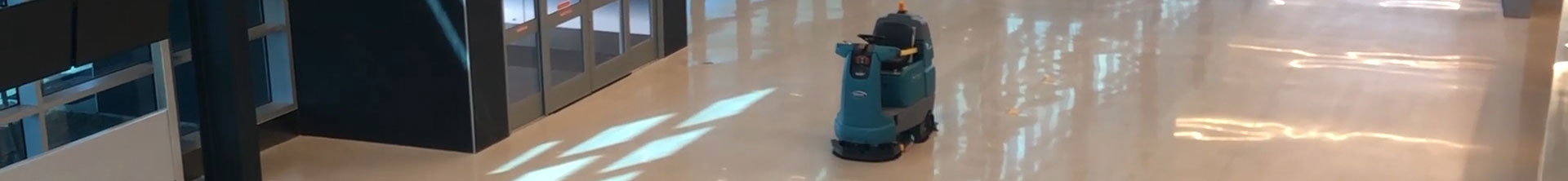 Autolaveuse robot T7AMR nettoyant un aéroport